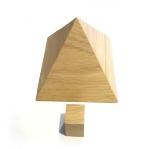 Pyramide en bois
